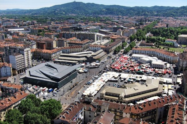 locale commerciale in vendita a Torino in zona Centro Storico