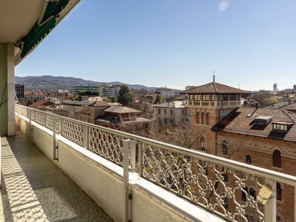 appartamento in vendita a Torino in zona Crocetta