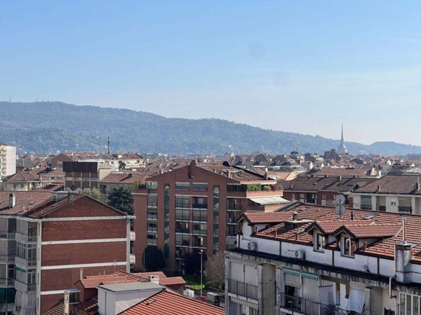 appartamento in vendita a Torino in zona Aurora