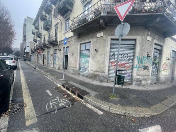 negozio in vendita a Torino in zona Lucento