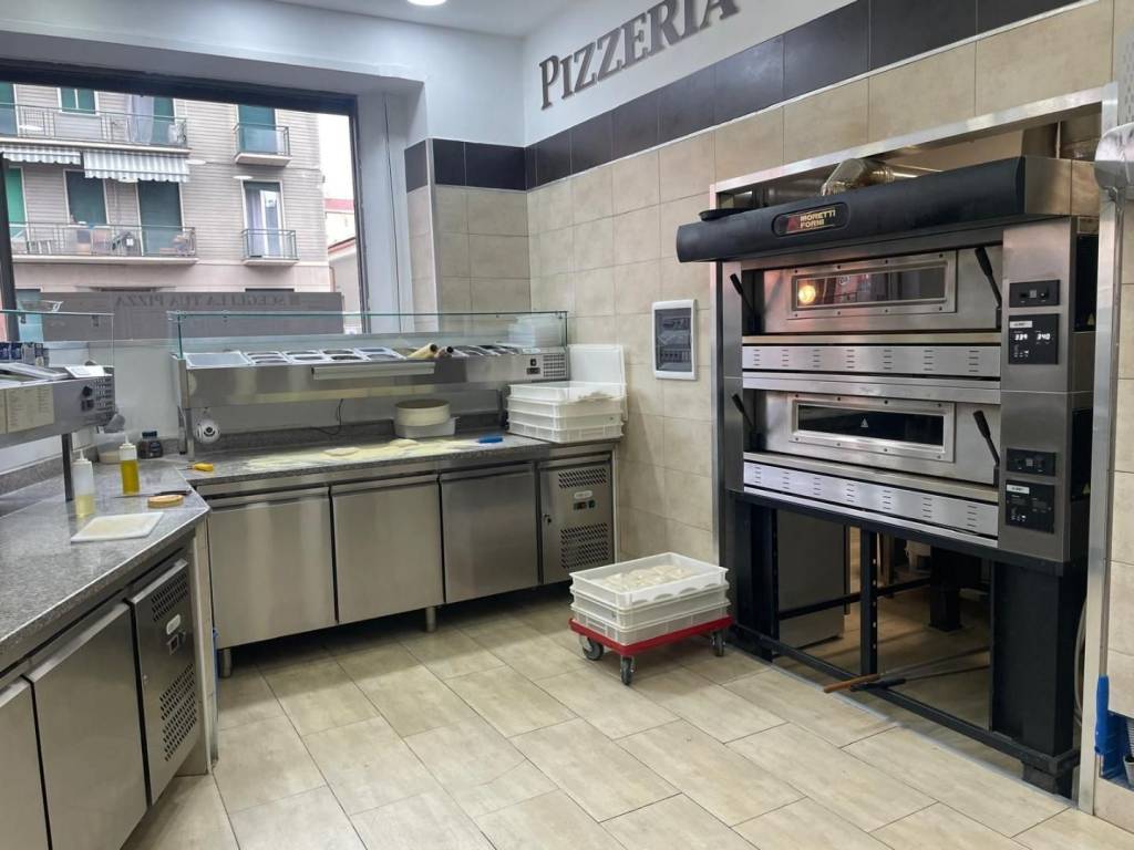 negozio in vendita a Torino in zona Mirafiori Sud