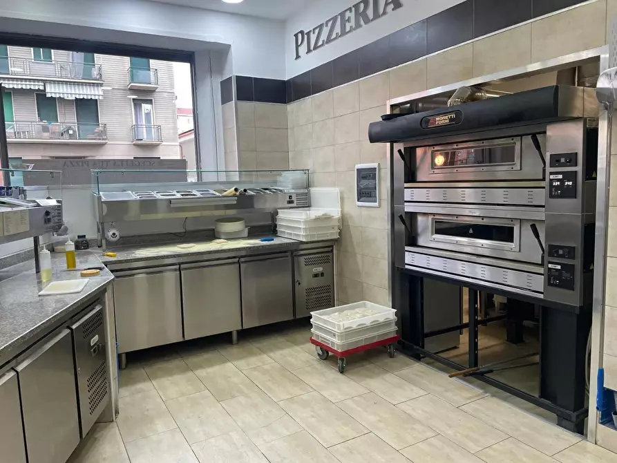 negozio in vendita a Torino in zona Mirafiori Sud