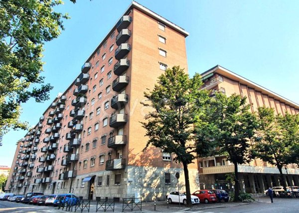 locale commerciale in vendita a Torino in zona Mirafiori Sud