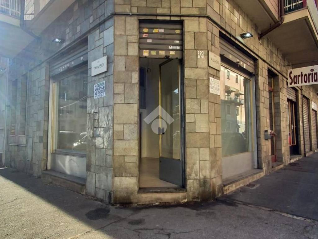 negozio in vendita a Torino in zona Pozzo Strada