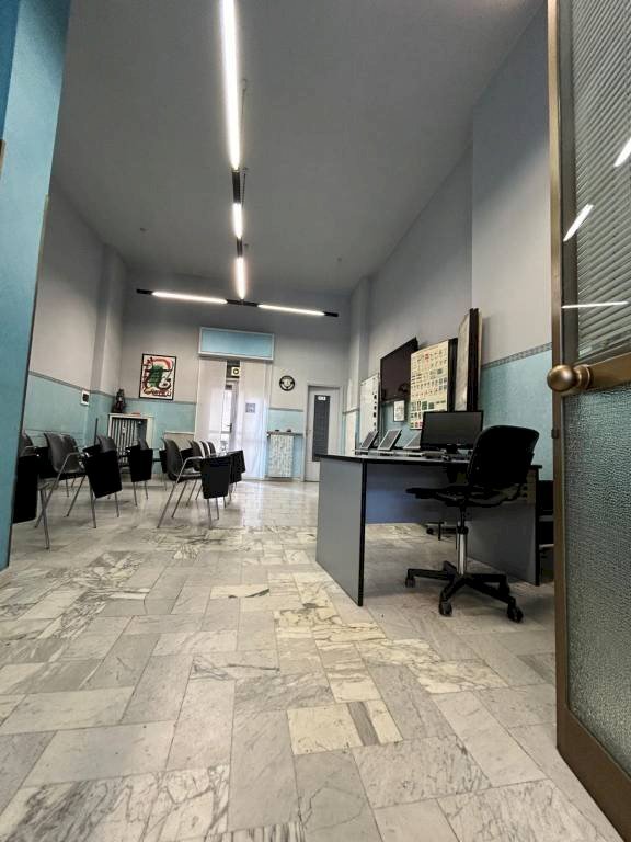 locale commerciale in vendita a Torino in zona Mirafiori Nord