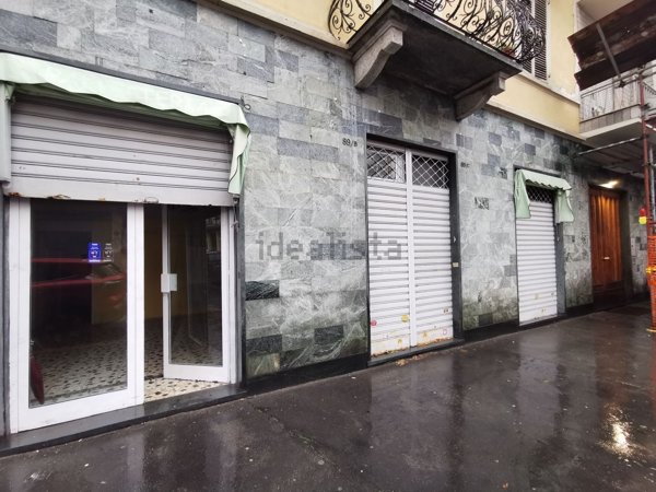 negozio in vendita a Torino in zona Parella