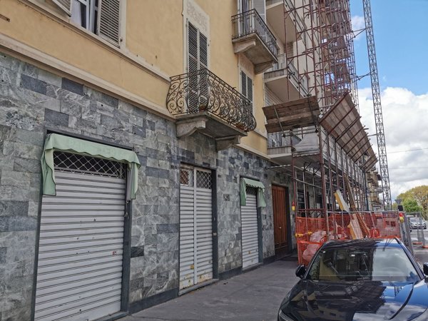 negozio in vendita a Torino in zona Parella
