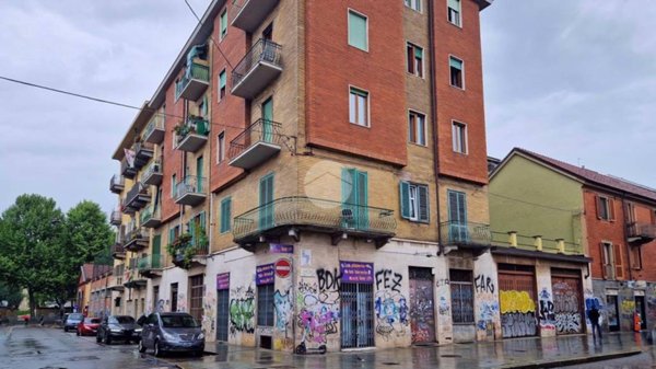 negozio in vendita a Torino in zona Vanchiglia