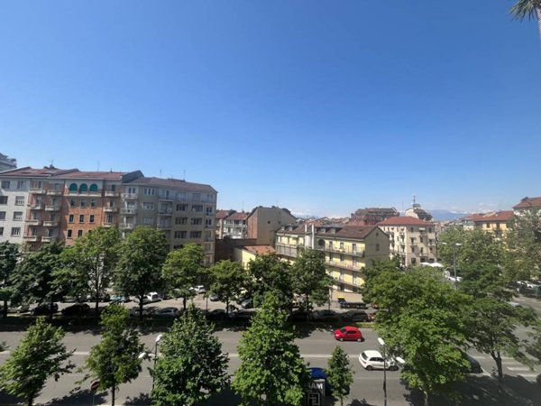 appartamento in vendita a Torino in zona Cenisia