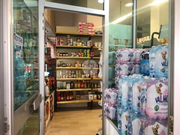 negozio in vendita a Torino in zona Mirafiori Sud