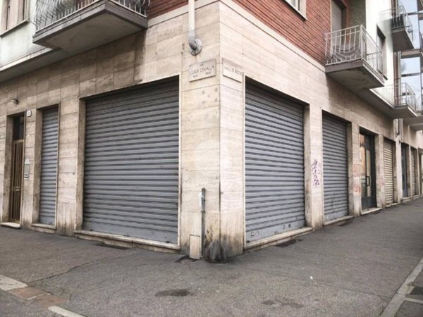 negozio in vendita a Torino in zona Mirafiori Sud