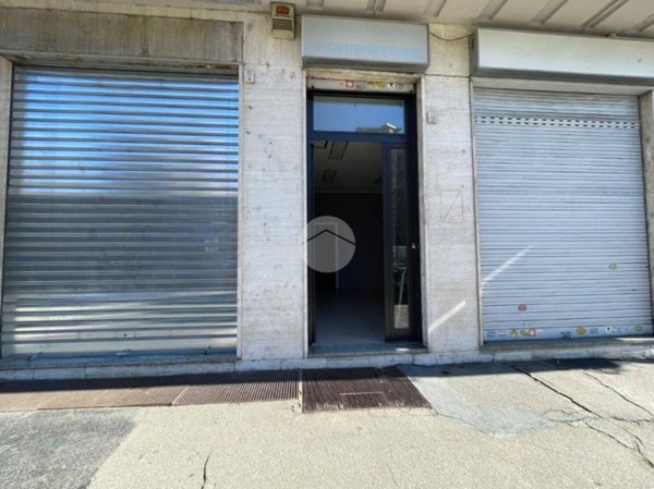 negozio in vendita a Torino in zona Lingotto