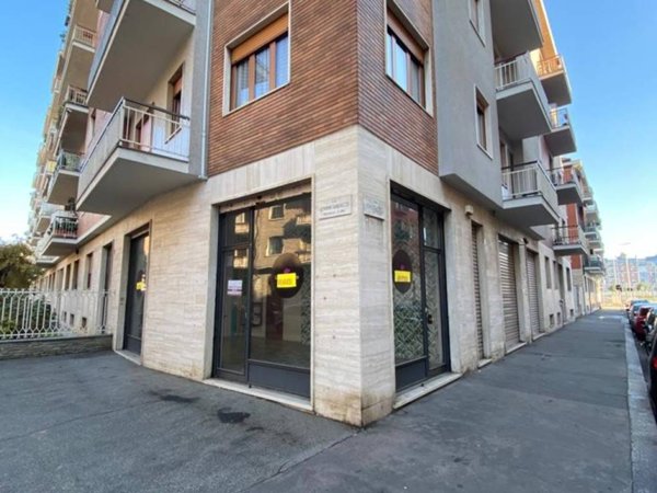 negozio in vendita a Torino in zona Borgata Vittoria