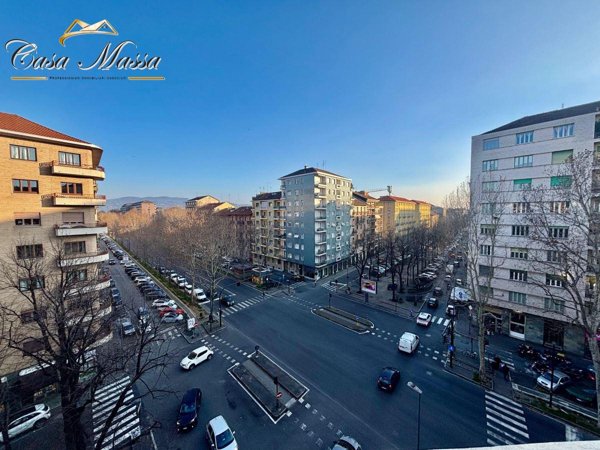 appartamento in vendita a Torino in zona Cenisia