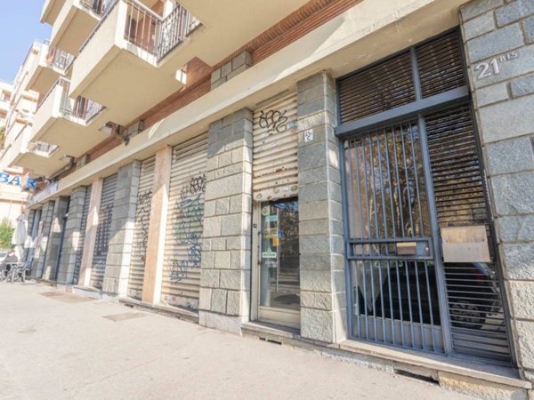 negozio in vendita a Torino in zona Aurora
