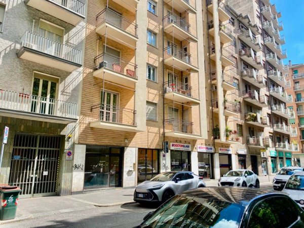 negozio in vendita a Torino in zona Mirafiori Nord