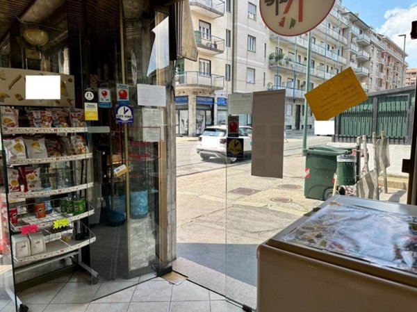 negozio in vendita a Torino in zona Mirafiori Nord