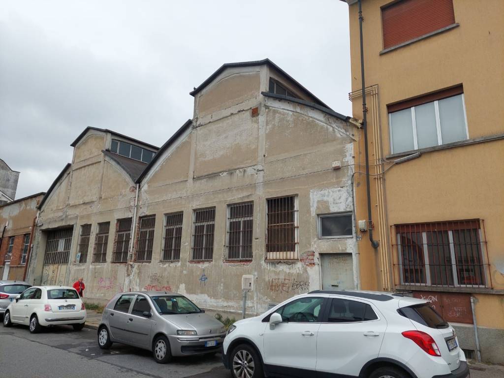 locale commerciale in vendita a Torino in zona Pozzo Strada