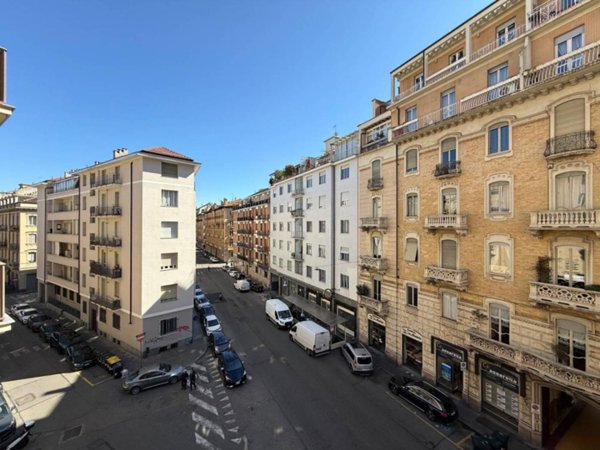 appartamento in vendita a Torino in zona Cit Turin