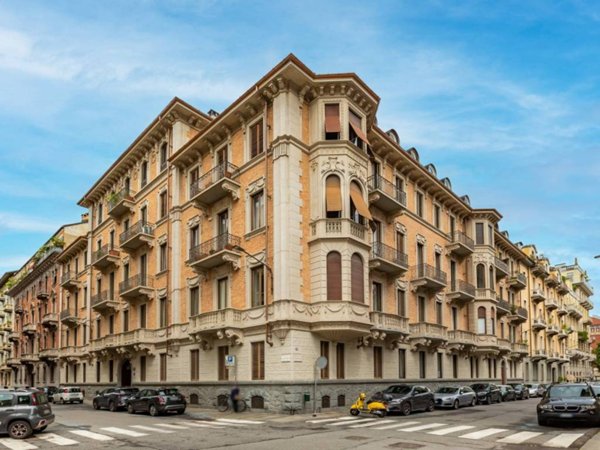 appartamento in vendita a Torino in zona Crocetta