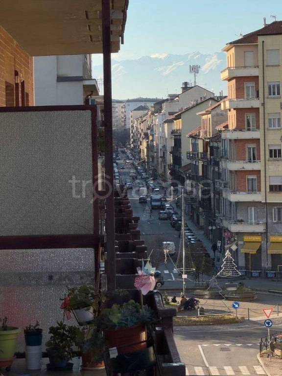 appartamento in vendita a Torino in zona Cenisia
