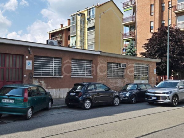 locale commerciale in vendita a Torino in zona Mirafiori Sud