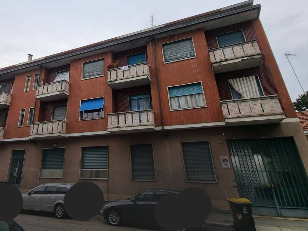 locale commerciale in vendita a Torino in zona Aurora