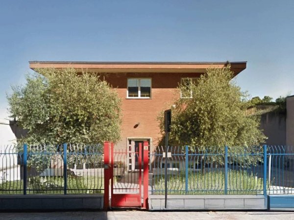 locale commerciale in vendita a Torino in zona Vanchiglia