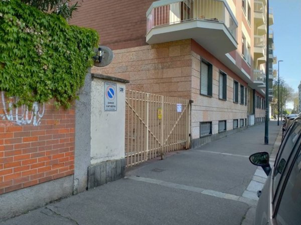 locale di sgombero in vendita a Torino in zona Parella