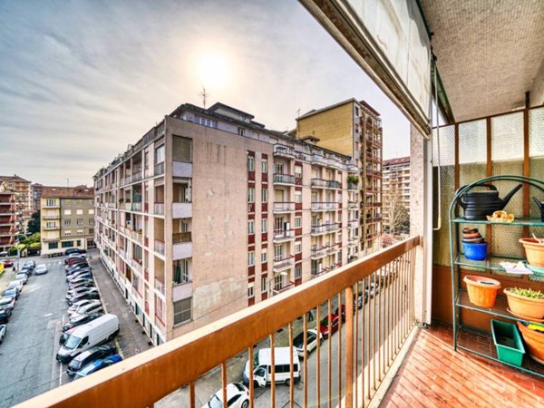 appartamento in vendita a Torino in zona Lingotto