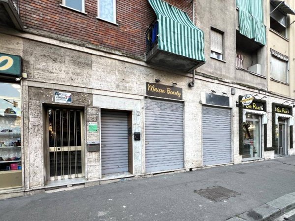 negozio in vendita a Torino in zona Borgata Vittoria