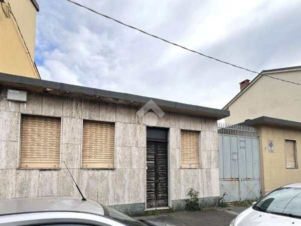 locale commerciale in vendita a Torino in zona Barca