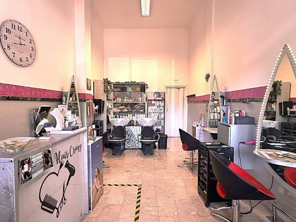 negozio in vendita a Torino in zona Mirafiori Sud