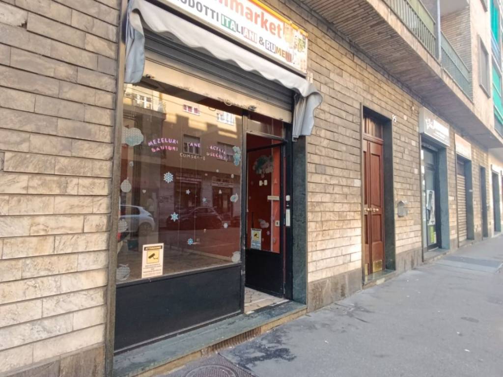 negozio in vendita a Torino in zona Lingotto