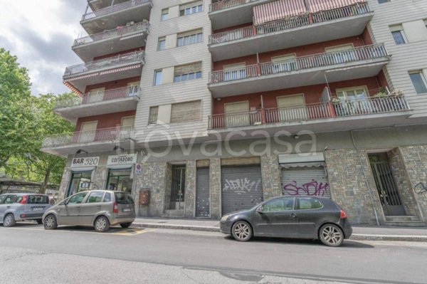 negozio in vendita a Torino in zona Regio Parco