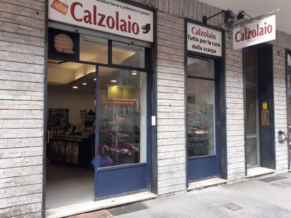 negozio in vendita a Torino in zona Mirafiori Nord