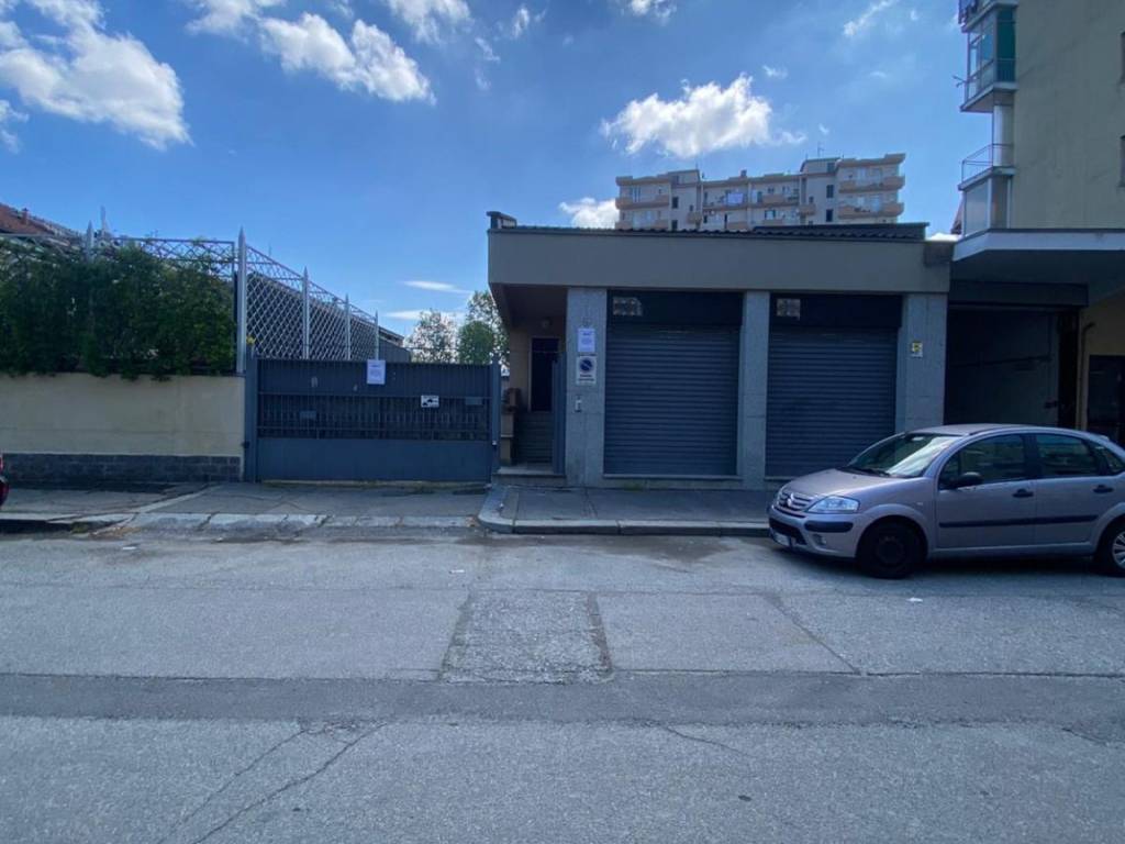 casa indipendente in vendita a Torino in zona Falchera