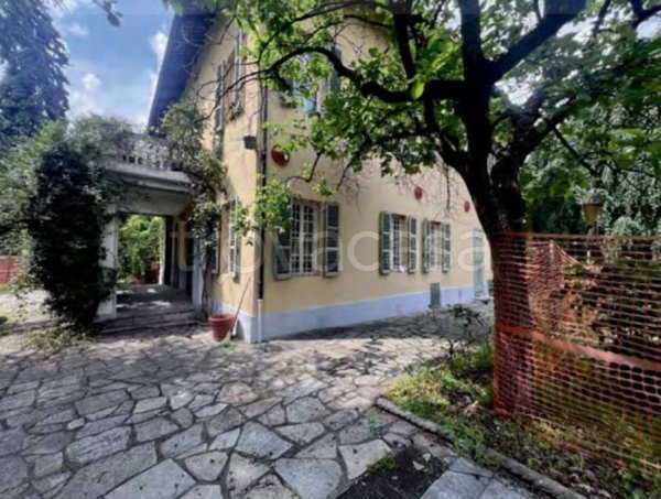 casa indipendente in vendita a Torino in zona Precollina