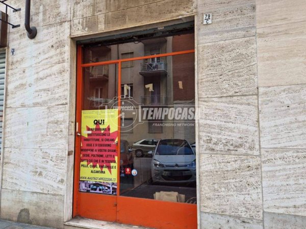 negozio in vendita a Torino in zona Mirafiori Nord