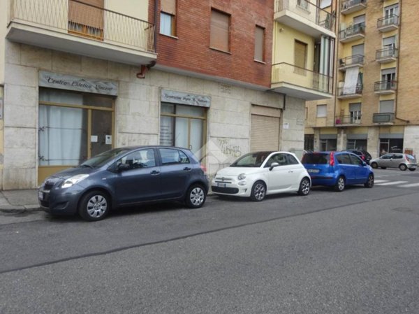 negozio in vendita a Torino in zona Lucento