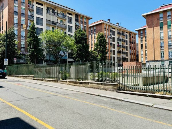 negozio in vendita a Torino in zona San Donato