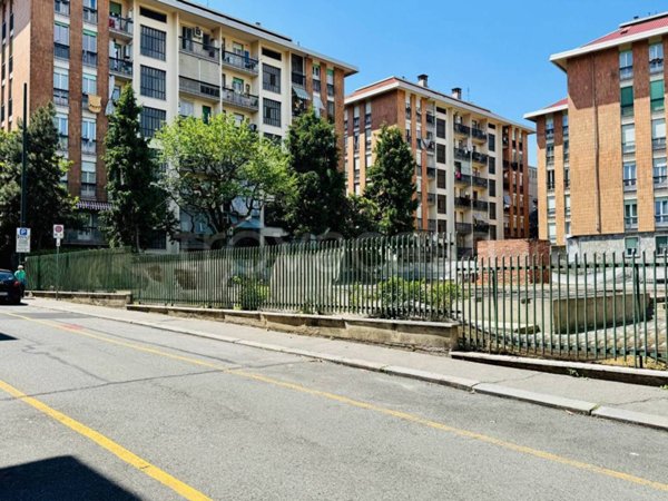 negozio in vendita a Torino in zona San Donato