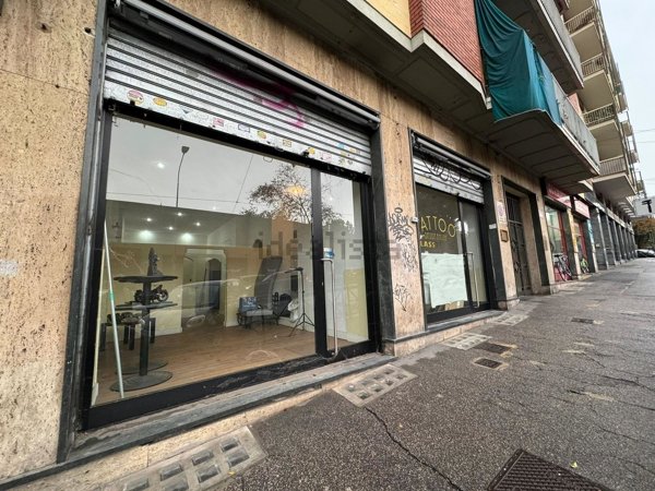 locale commerciale in vendita a Torino in zona Aurora