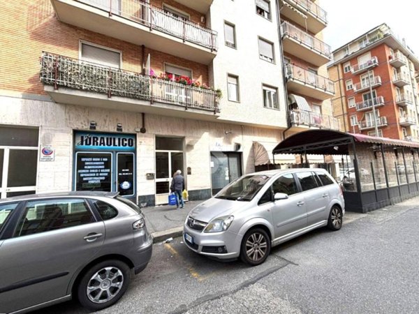 negozio in vendita a Torino in zona Lucento