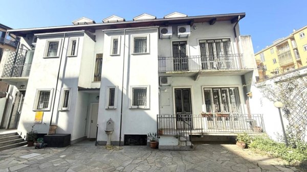casa indipendente in vendita a Torino in zona Cit Turin