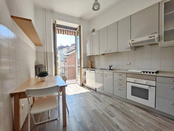 appartamento in vendita a Torino in zona Lingotto