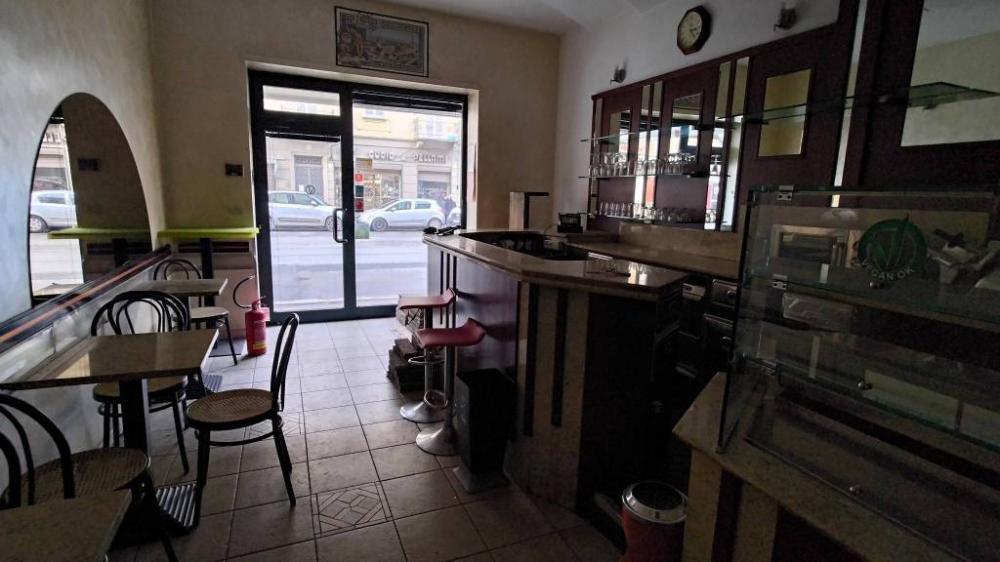 negozio in vendita a Torino in zona Cenisia