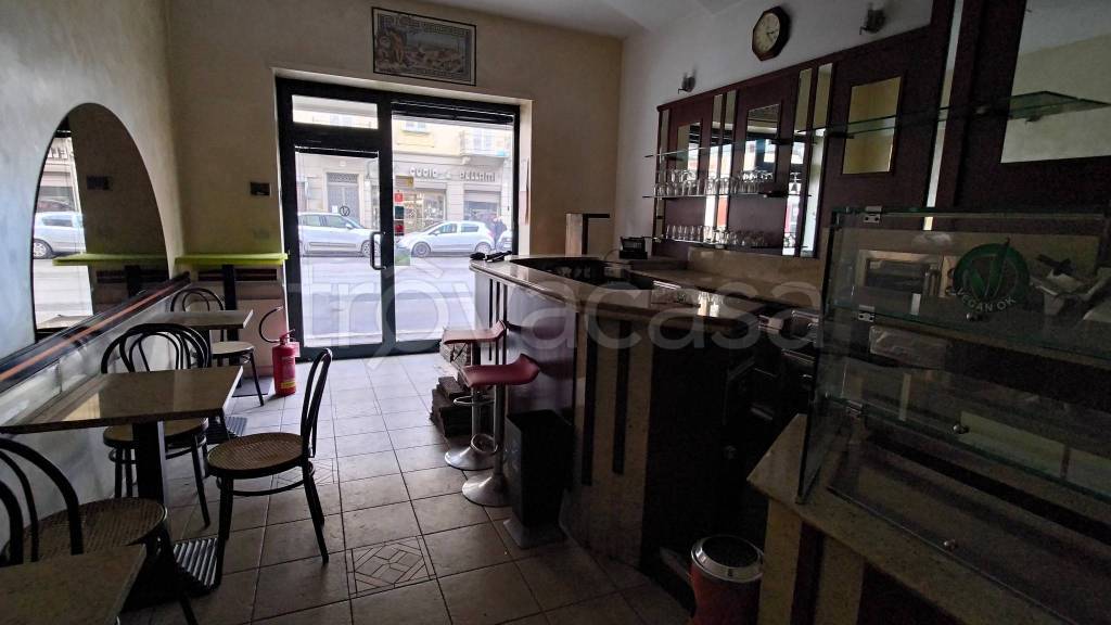 negozio in vendita a Torino in zona Cenisia