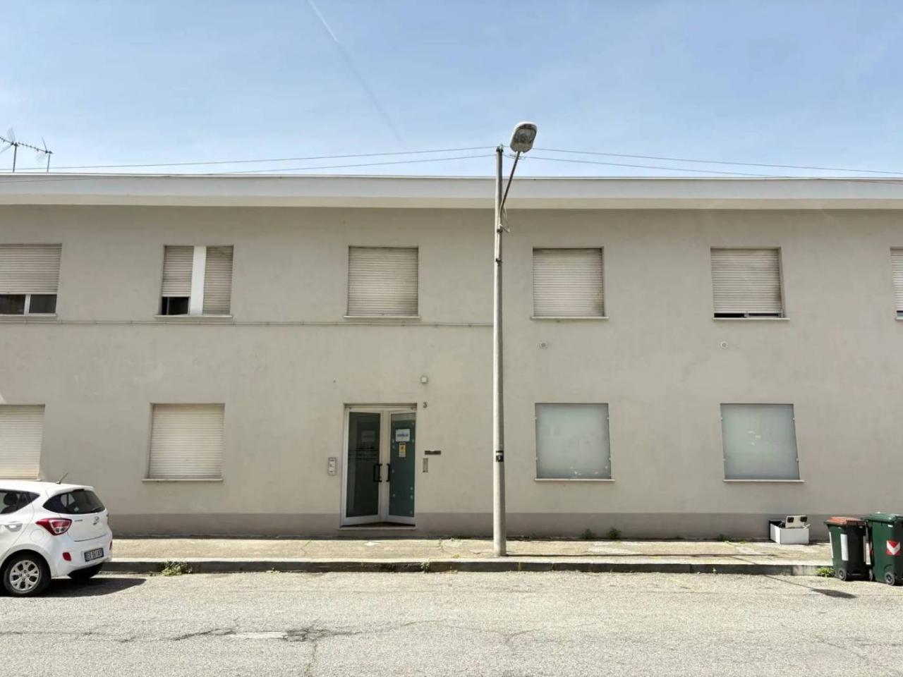 locale commerciale in vendita a Torino in zona Borgata Vittoria