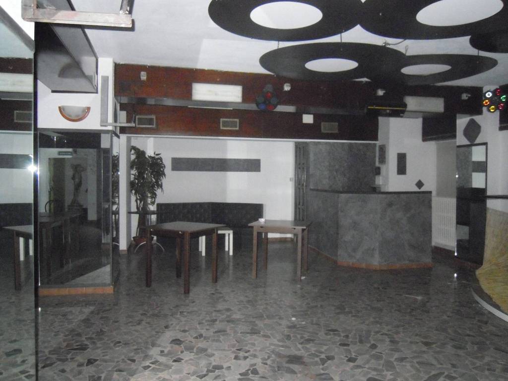 negozio in vendita a Torino in zona Parella